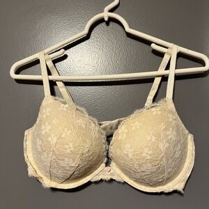 Victoria's Secret Dream Angels Lace Bra in Ivory